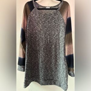 Women’s sweater 2XL tunic length heather grey body and multi color sleeves